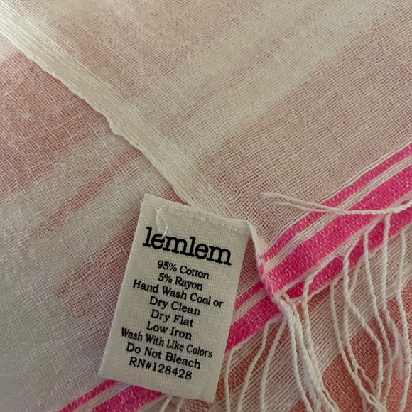 Beautiful Pink light scarf - Picture 5 of 5